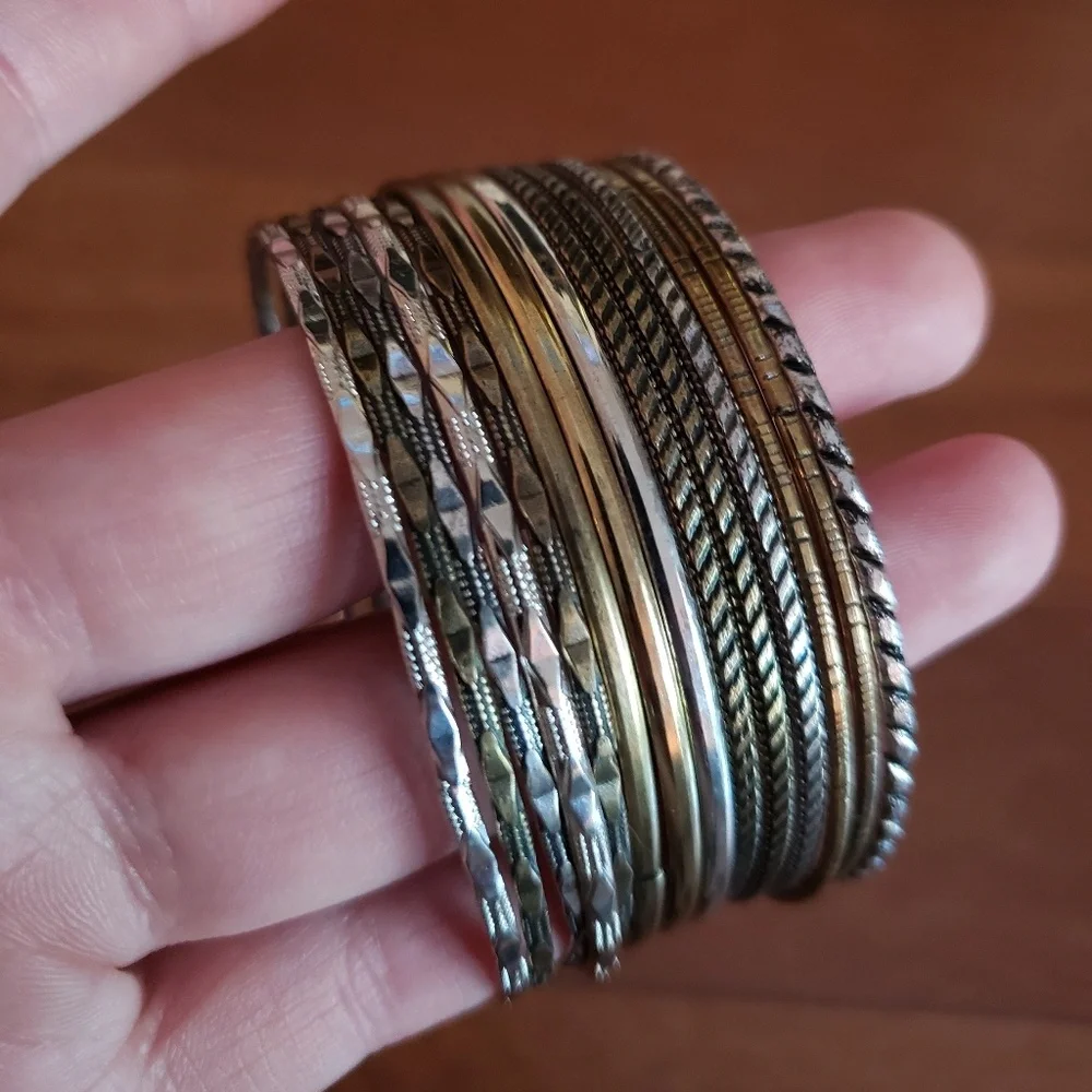 Bangle bracelets (0726)